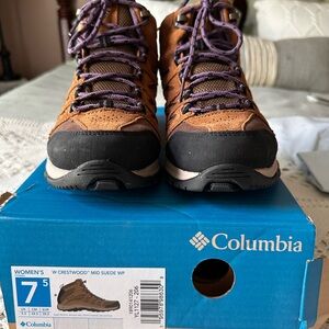 Columbia Women's Brown and Black Hiking Boots with Purple Laces NIB